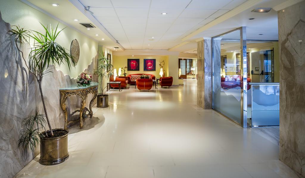 Hotel Avenida Бенидорм Екстериор снимка