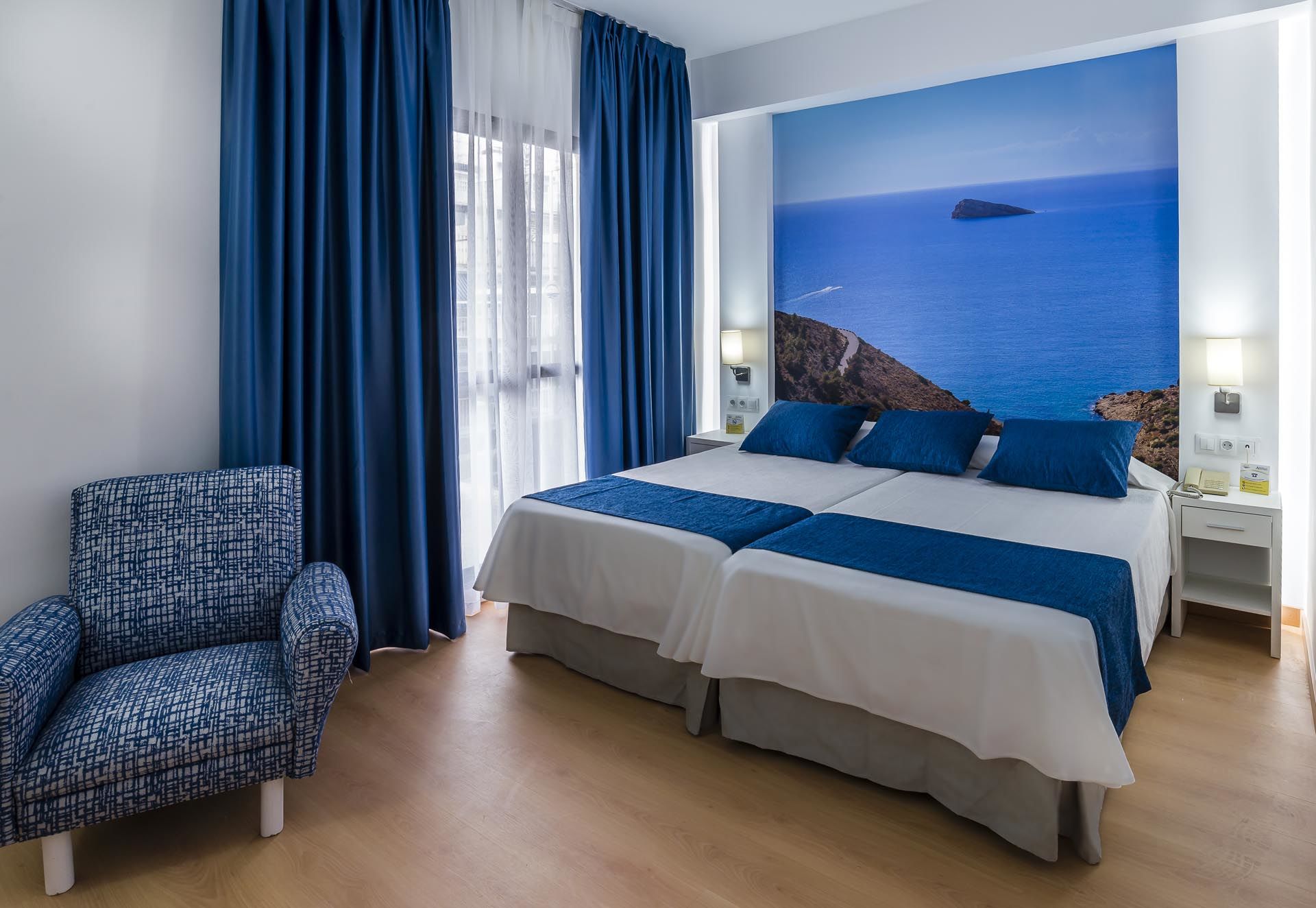 Hotel Avenida Бенидорм Екстериор снимка