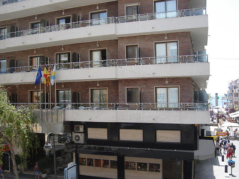 Hotel Avenida Бенидорм Екстериор снимка